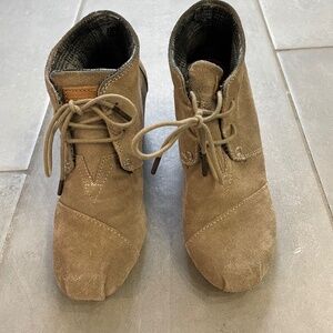 TOMS Desert Wedge - Taupe Suede - Size 5.5